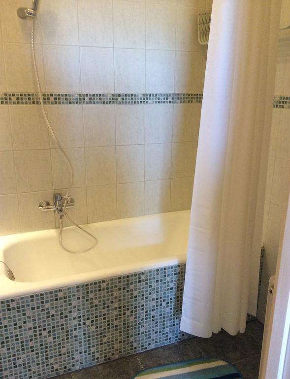 Comedy Apartment Будапеща Стая снимка